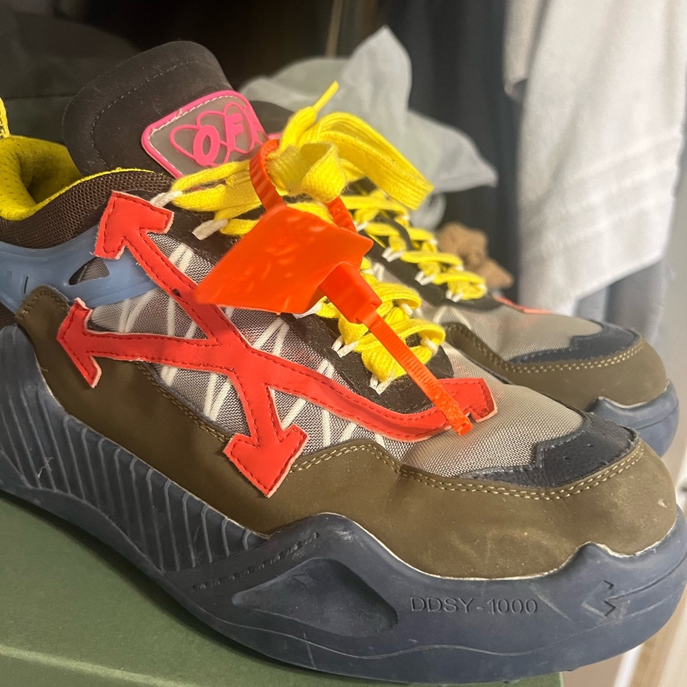 Off//white Men sneakers